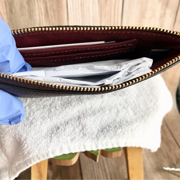 Coach Capricorn Corner Zip Wristlet LAST ONE - Picture 4 of 5